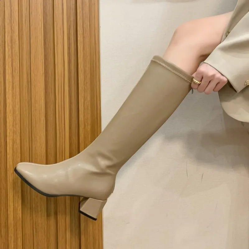 Womens low heel boots autumn and winter fashion thick heel knee high plush warm cross dressing white knight boots 240926