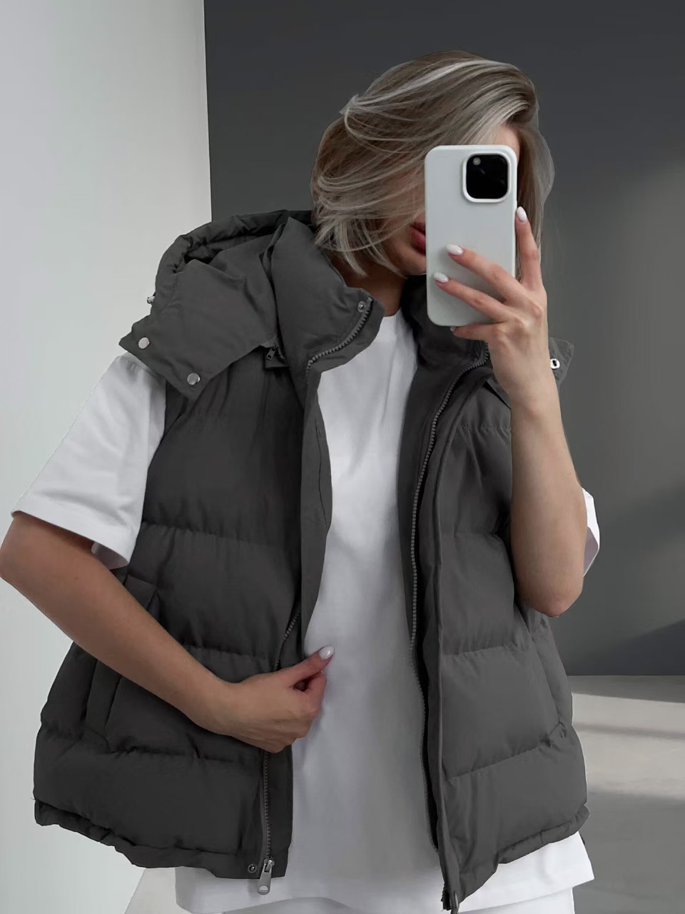Europe and the United States wind autumn and winter new fashion trend thick warm vest sleeveless cotton-padded jacket vest women.