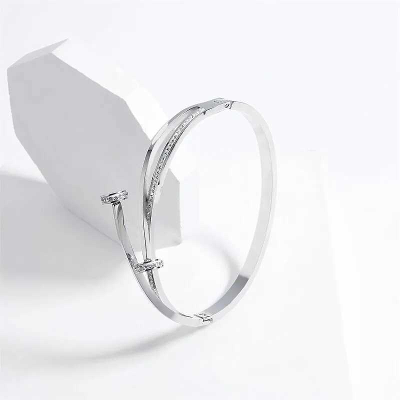 Luxurious and unique double crystal nail head cross stainless steel bracelet suitable for womens love wedding gift bracelet W240925
