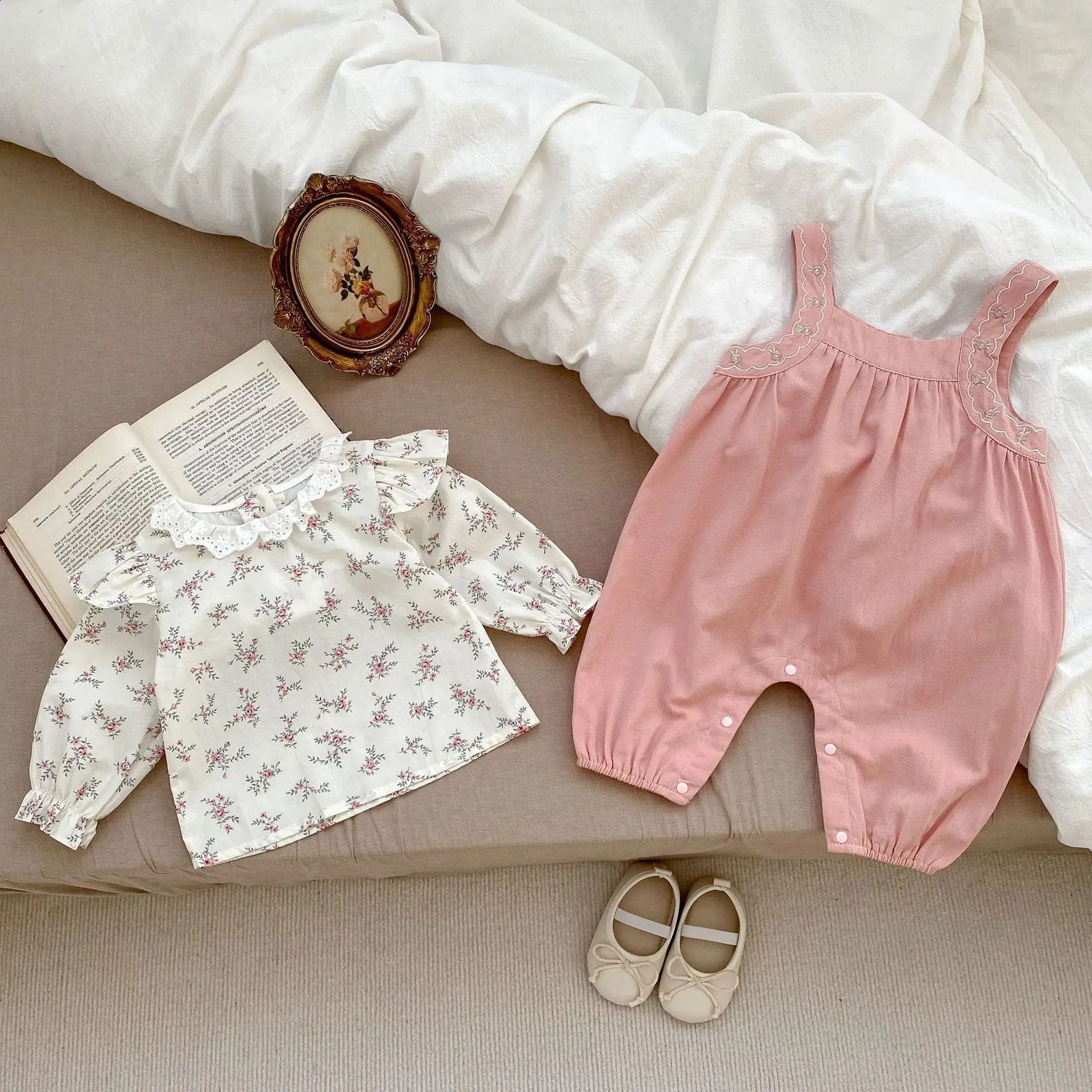 Ins Autumn Baby Girls 2PCS Clothing Set Cotton Long Sleeve Flower Casual Shirt Suspension Pants Preschool 240925
