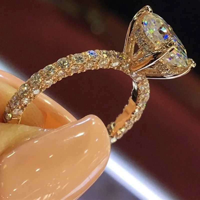 Fashion Crystal Engagement Cls Design Ring Female Charm Prince Ring Round Bridal Wedding Jewelry RingXJ250412