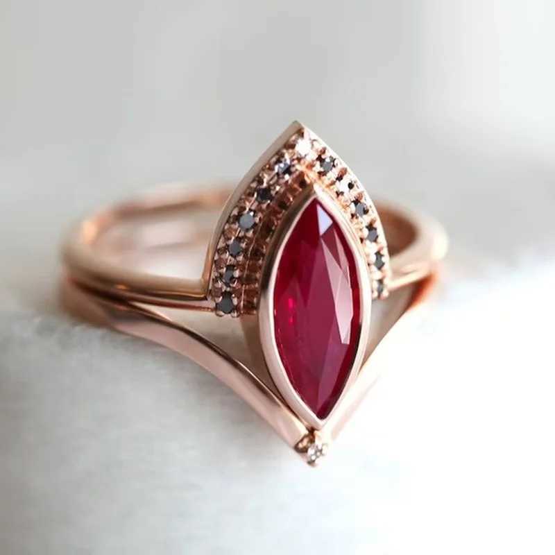 Fashion Rhombus Red Zircon Stones Rose Gold Color Rings for Women Classic Metal Marquise Bridal Wedding Rings Set JewelryX240926