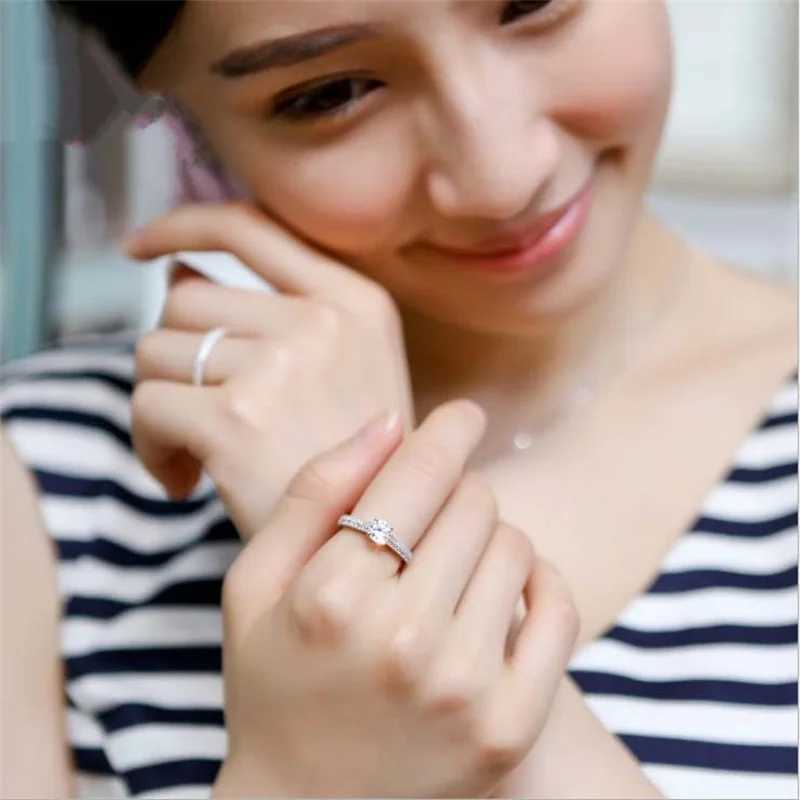 Dazzling rose gold silver circular ring suitable for women metal inlaid zircon wedding ring set engagement jewelryXJ250412