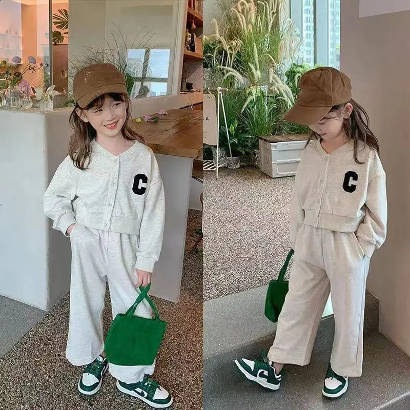 Girls sports suit baby round neck long sleeved shirt and pants 2piece springsummer style childrens fashionable casual 12M10 years old 240925