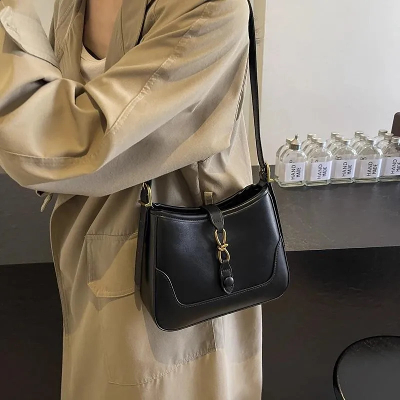 Women's Retro hot PU Leather Crossbody Bag: Korean Style Travel Underarm Shoulder Bag, High-quality Fashion Handbag for Winter 2024