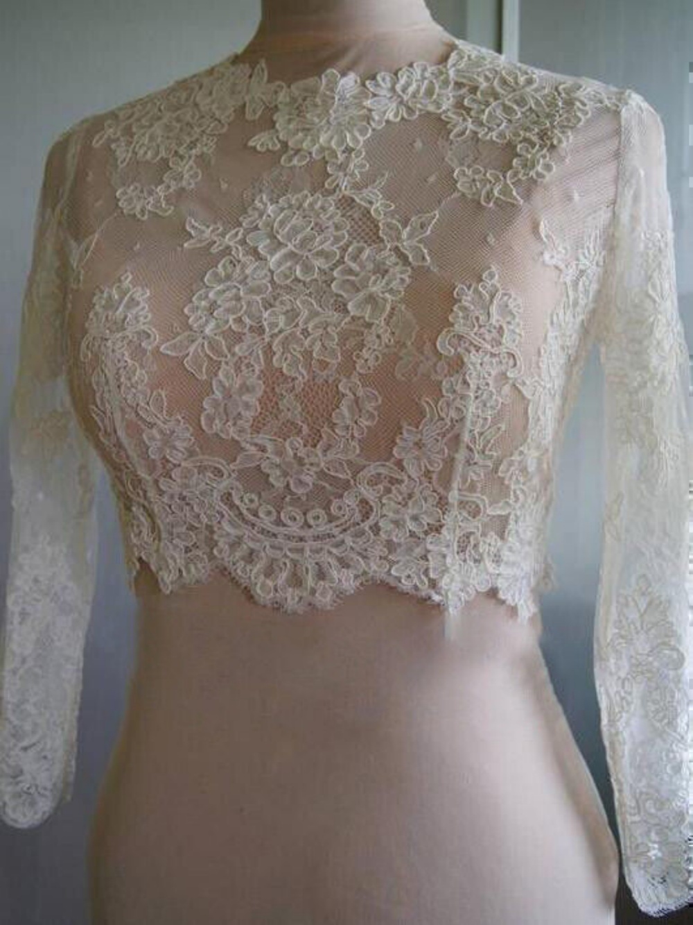 Elegant O Neck Jacket Appliques Lace Button Long Sleeve Bride Jackets For Sleeveles Bridal Dress Wedding Accessories Custom Made