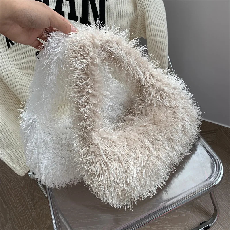 Solid color faux fur womens fur shoulder bag sweet winter plush womens handbag simple womens underwear bag wallet clutch 240923