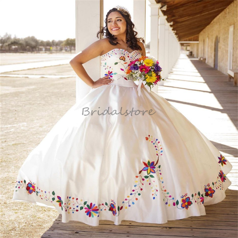 Elegant Mexican White Wedding Dresses With Embroidery Plus Size Sweetheart Satin Country Bride Dress With Bow Lace Up Civil Gothic Bridal Gowns Vestid