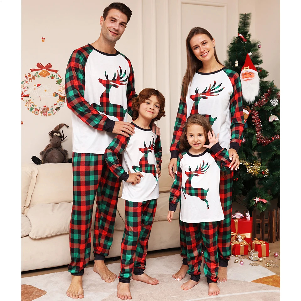 Christmas reindeer print top plain pants Christmas pajamas set matching set suitable for family sleepwear mother children baby dog clothing 240921