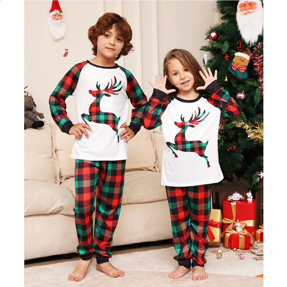 Christmas reindeer print top plain pants Christmas pajamas set matching set suitable for family sleepwear mother children baby dog clothing 240921