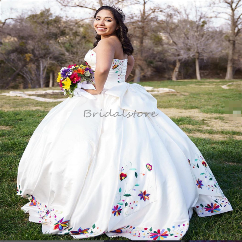 Elegant Mexican White Wedding Dresses With Embroidery Plus Size Sweetheart Satin Country Bride Dress With Bow Lace Up Civil Gothic Bridal Gowns Vestid