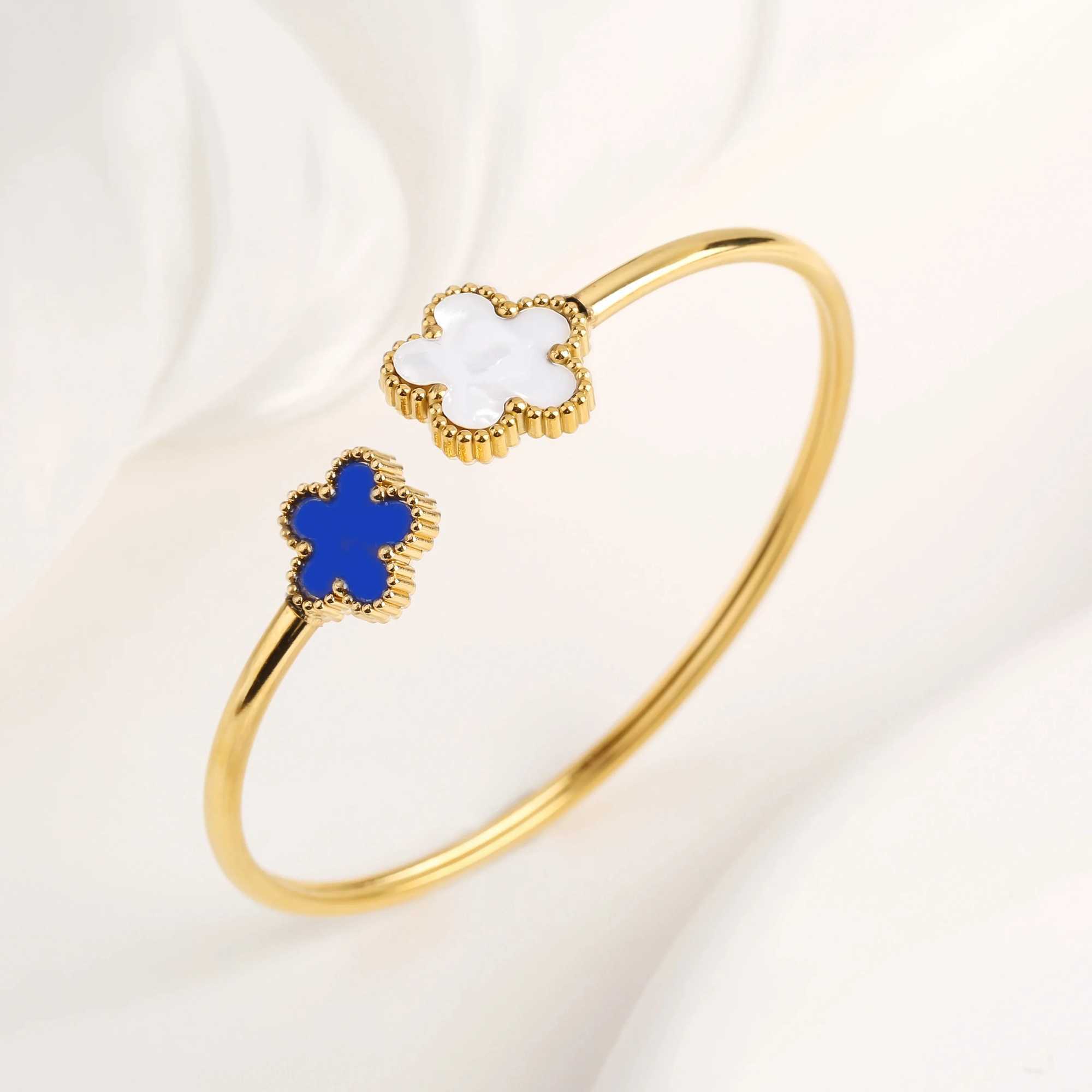 New Creative 18k Gold Plated Plant Five Leaf Flower Stainless Steel Open Bracelet Womens Fashion Party Jewelry Clover W240925