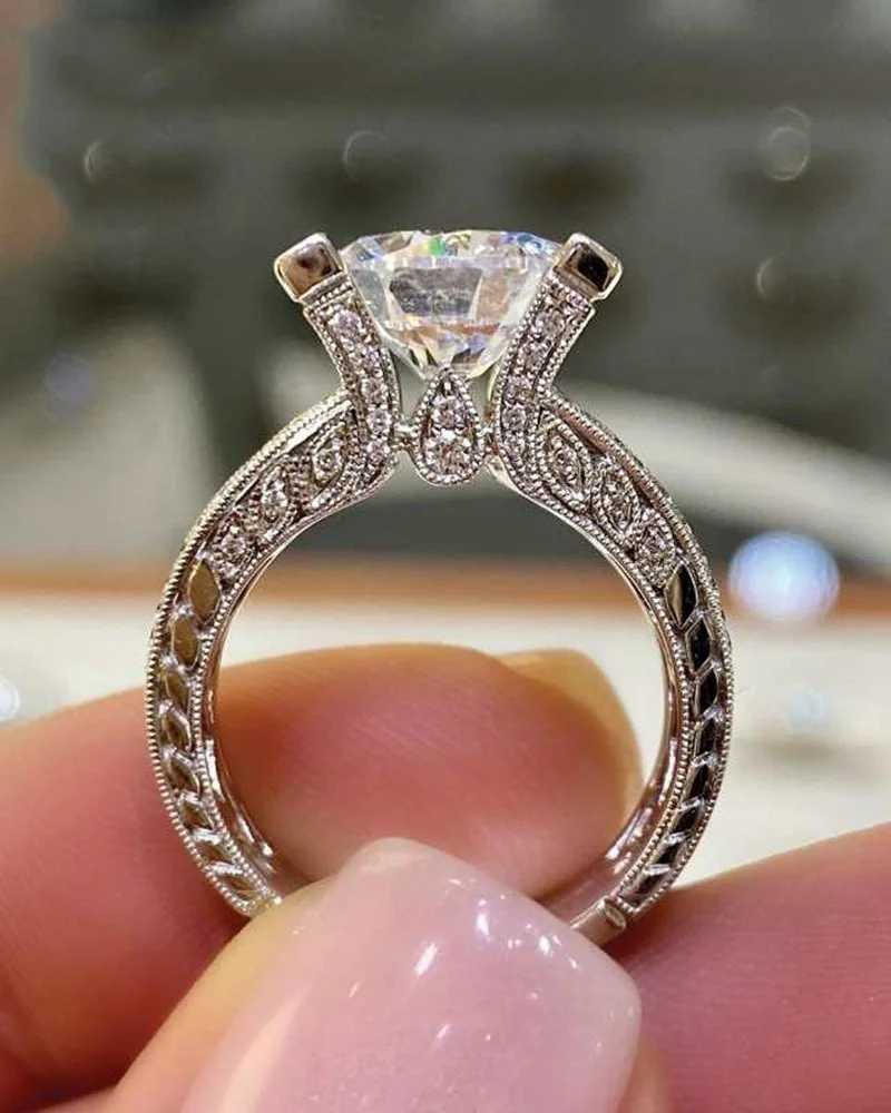 Luxurious Fashion Silver Color Wedding Rings for Women Exquisite Inlaid with White Zircon Party Engagement Ring JewelryX240926