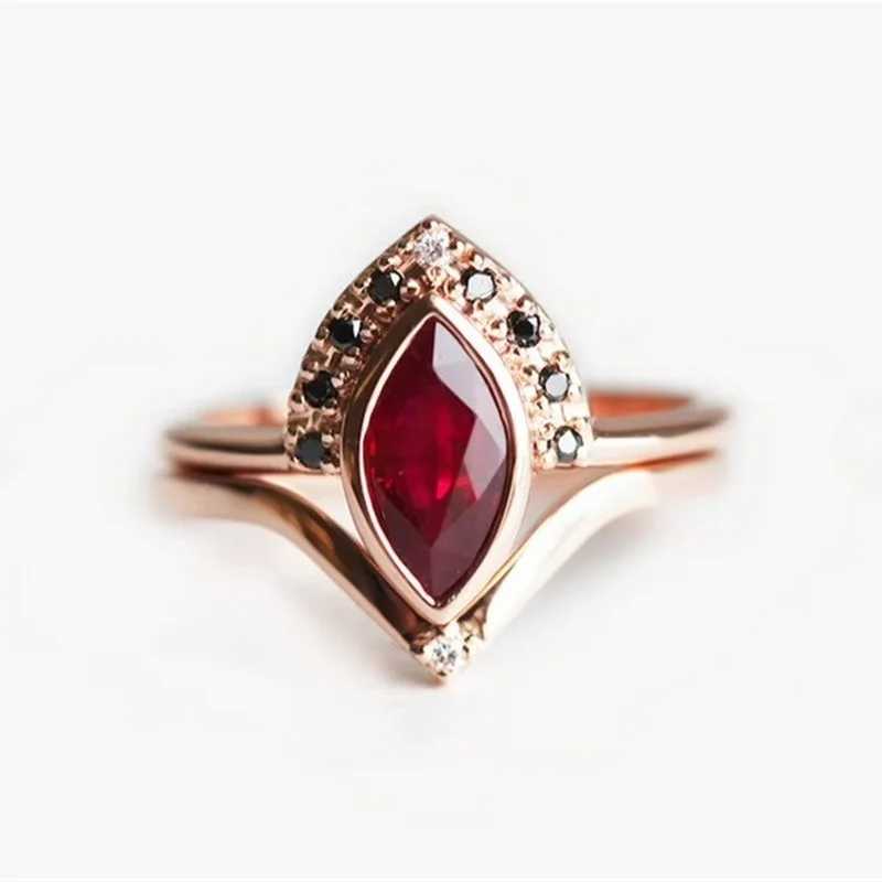 Fashion Rhombus Red Zircon Stones Rose Gold Color Rings for Women Classic Metal Marquise Bridal Wedding Rings Set JewelryX240926