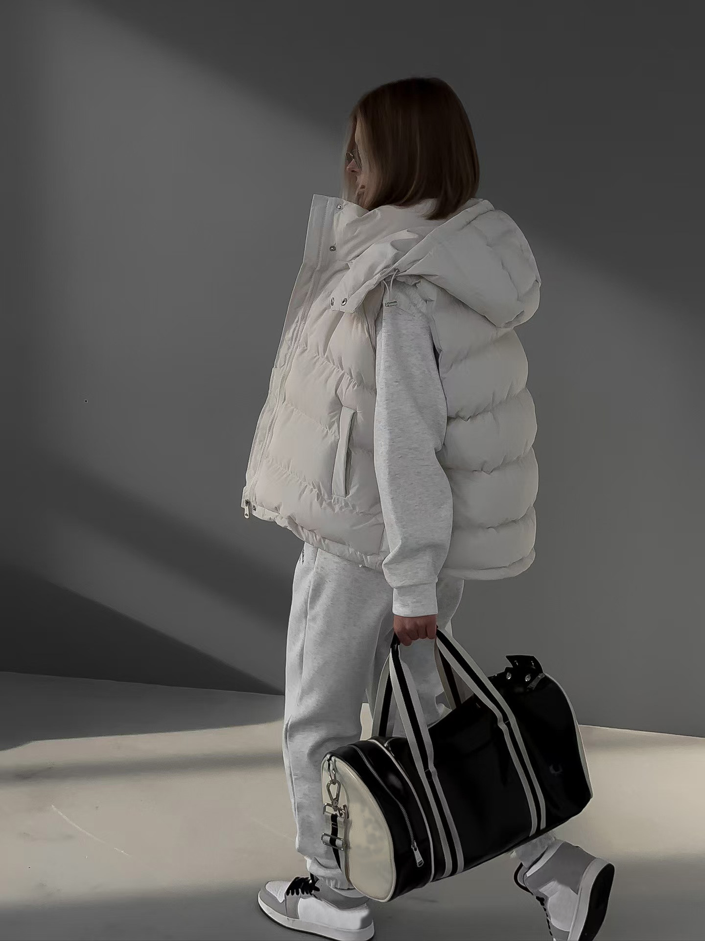 Europe and the United States wind autumn and winter new fashion trend thick warm vest sleeveless cotton-padded jacket vest women.