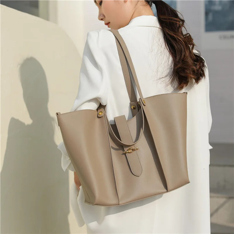 Hot Selg Genuine Leather Shoulder Bag For Women High Quality Ladies OL Handbags Female Large Casual Totes Computer Bags Brown