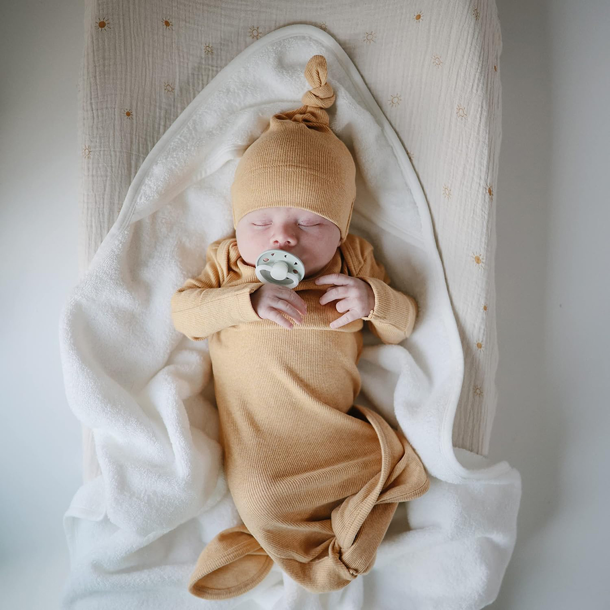 Comfortable & Durable Hooded Towel Set for Babies Ideal Sized at 31.5x31.5 inches in Neutral Colors