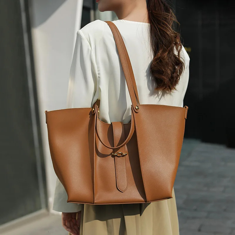Hot Selg Genuine Leather Shoulder Bag For Women High Quality Ladies OL Handbags Female Large Casual Totes Computer Bags Brown