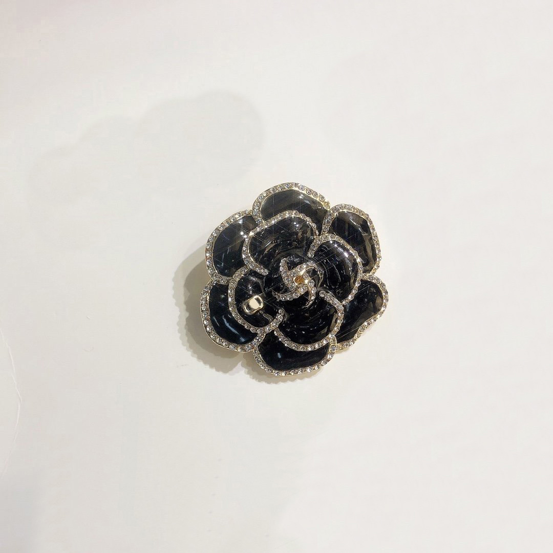 18k Gold Plated Brooches Pins Luxury Designers Black Flower Print Circle Fashion Women Stainless Steel Brooches Wedding Party Jewellery Gift