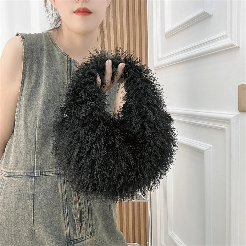Simple solid color plush womens shoulder bag fashion chain fake fur womens cross body bag sweet casual womens handbag wallet 240923