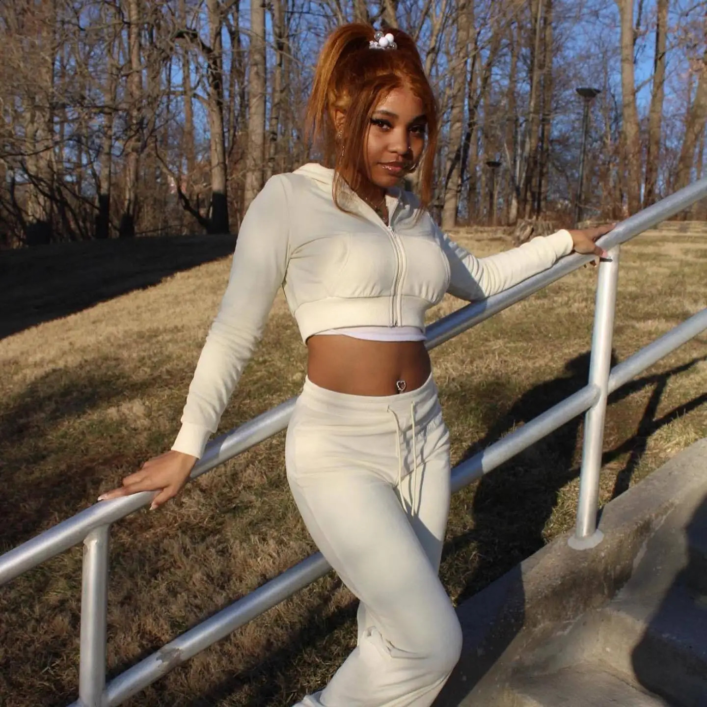 Fashion Rhinestone Korean Solie Velvet Sports Casual Suit Two-piece Set Tracksuit Women Two Piece Set 240918