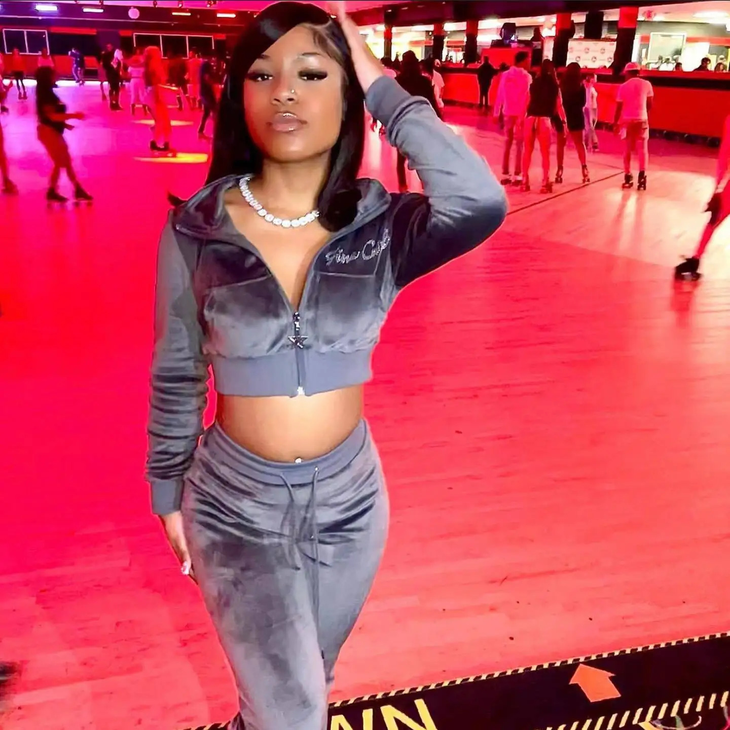 Fashion Rhinestone Korean Solie Velvet Sports Casual Suit Two-piece Set Tracksuit Women Two Piece Set 240918