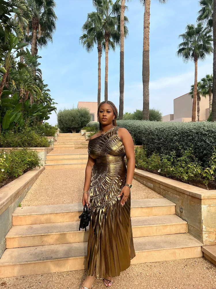 Gold irregular pleated long dress suitable for women fashionable round neck sleeveless tight fitting dress womens evening gown 240926