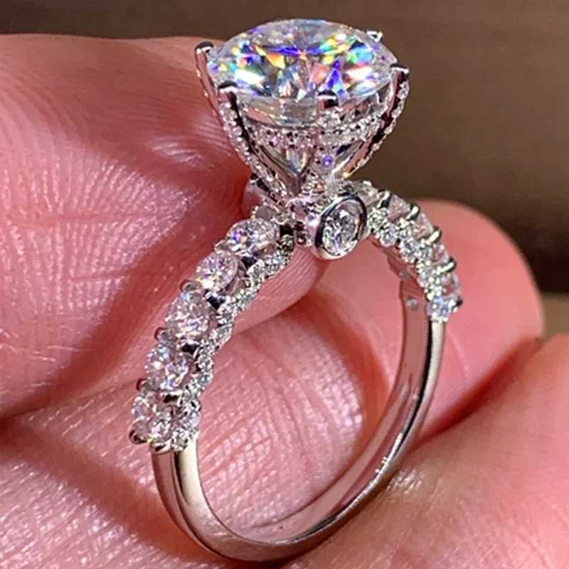 Luxury white cubic zirconia engagement ring suitable for women silver elegant bridal wedding party decoration gift Tren JewelryXJ250412