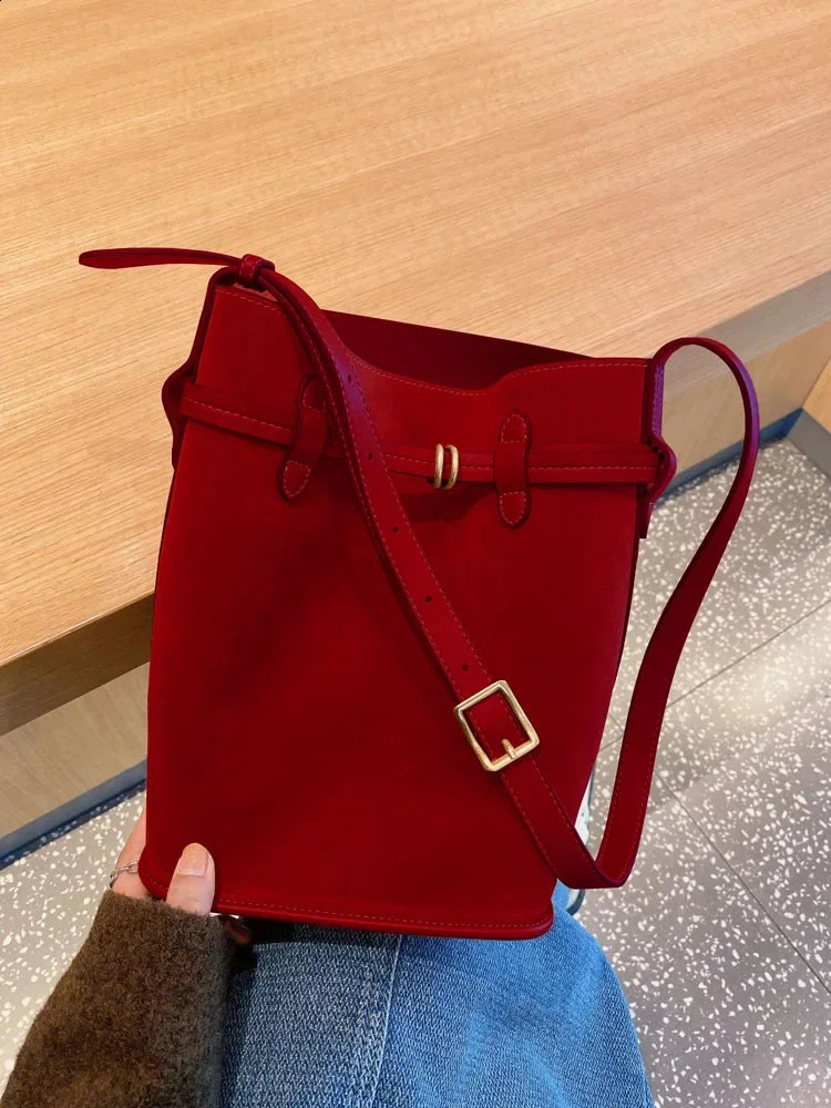 Retro Sweet Artificial Suede Womens Bucket Bag Fashion Solid Color Womens Shoulder Bag Simple Large Capacity Womens Handbag Wallet 240923