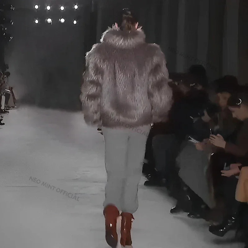 Brand Runway Fluffy Faux Coat Women Urious Fox Fur Stand Collar Short Jacket 2024 Winter Streetwear Overcoat