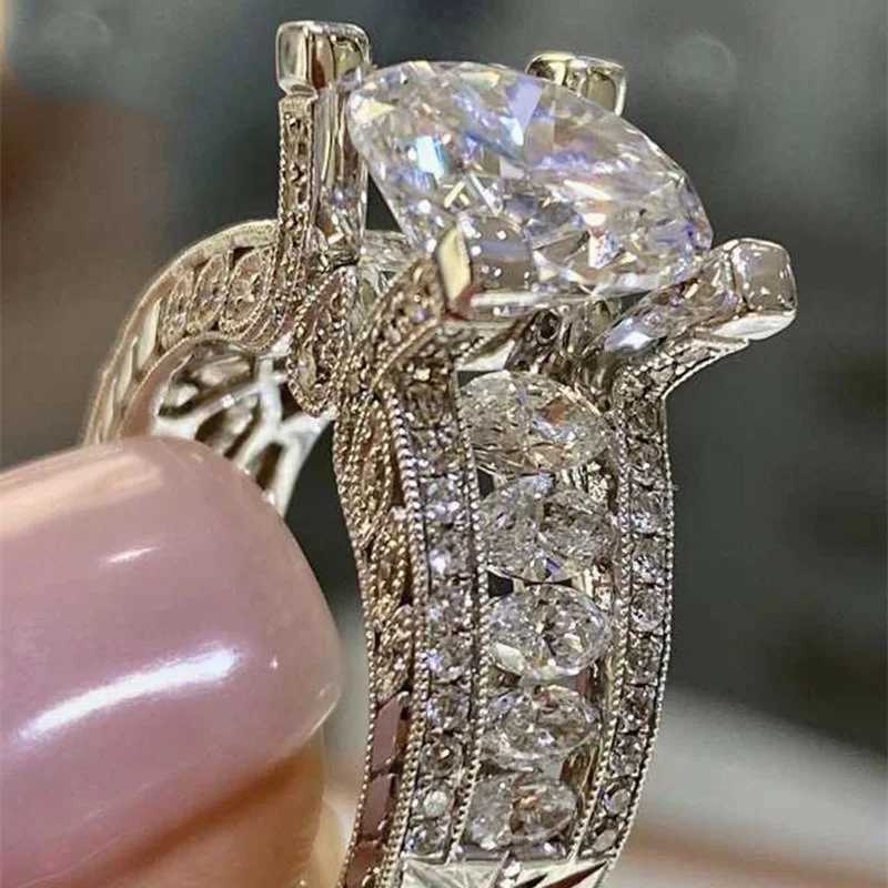 Luxurious Fashion Silver Color Wedding Rings for Women Exquisite Inlaid with White Zircon Party Engagement Ring JewelryX240926