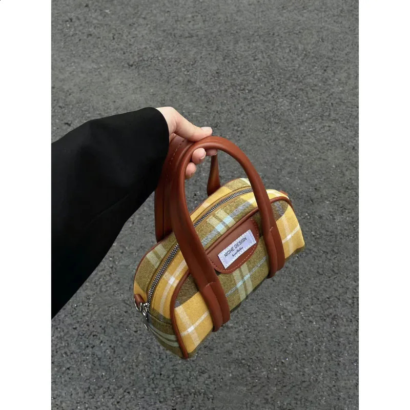 autumn and winter retro fashion trend all-in-one portable full-color flat single shoulder cross body canvas bag 240920 99ce 4