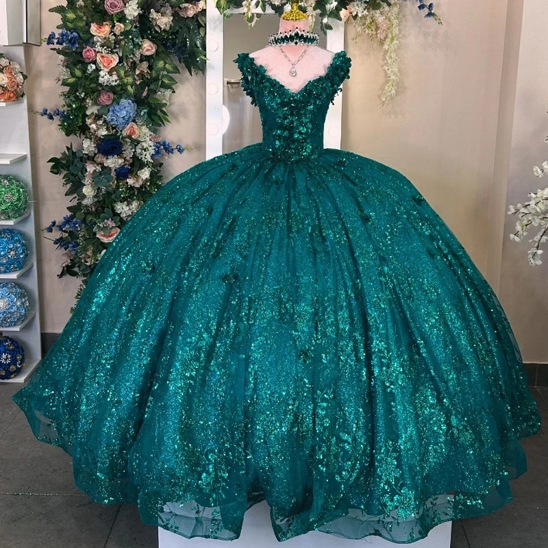 Emerald Green V-Neck Sequin Appliques Off The Shoulder Quinceanera Dresses Ball Gown 16 Sweep Train Tulle Princess Party Vestidos 15 De Anos