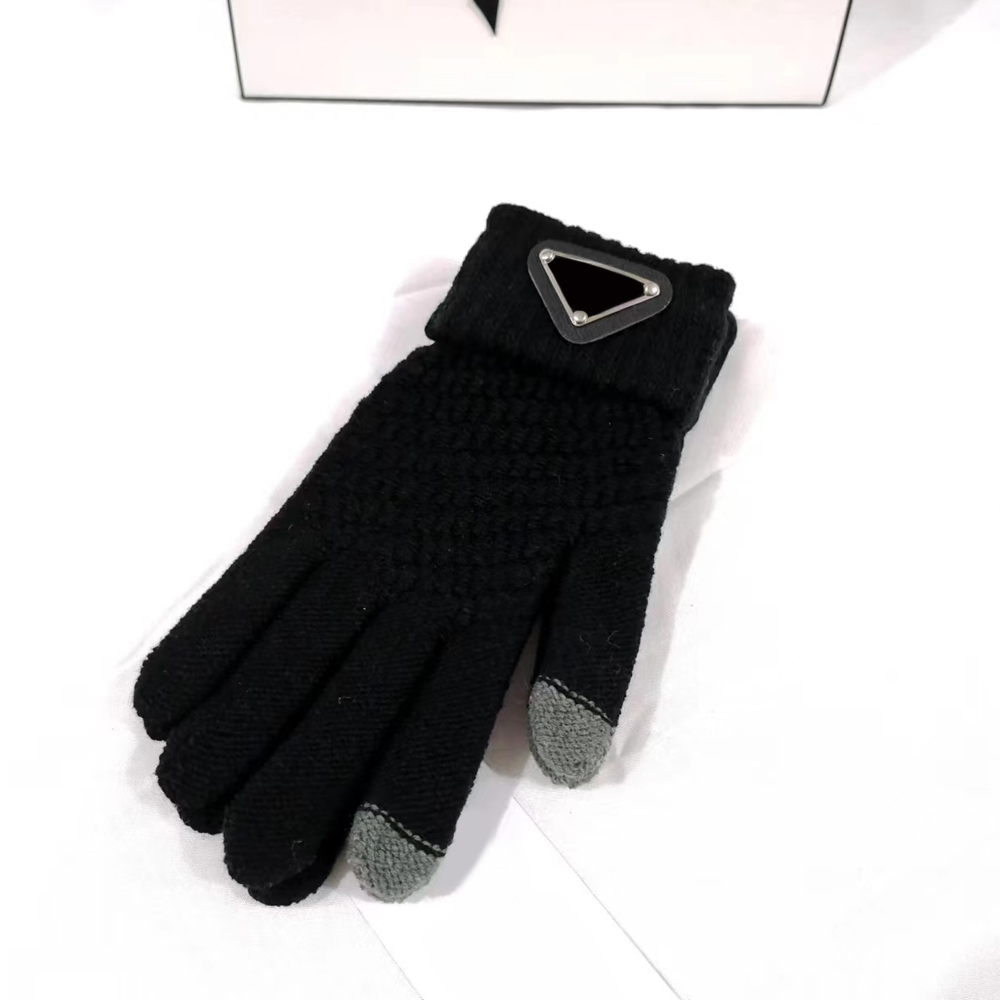 Mens Womens Letter Five Fingers Gloves Fashion Designer Thicken Keep Warm Glove Winter Outdoor Sports Pure Cotton High Quality 6Styles
