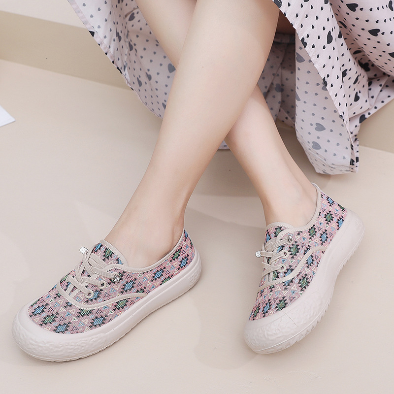 Old Beijing Spring Women's New Thick Sole Canvas Shoes Fashionable and Casual One Step Fishing Shoes Breathable Soft Sole Lazy Shoes