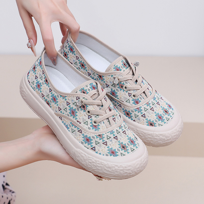 Old Beijing Spring Women's New Thick Sole Canvas Shoes Fashionable and Casual One Step Fishing Shoes Breathable Soft Sole Lazy Shoes
