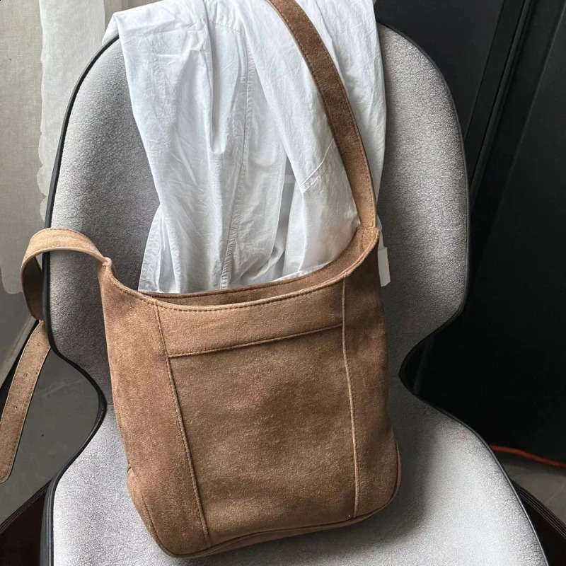 Retro suede large capacity womens bucket bag solid color womens shoulder bag sweet cool retro womens handbag 240923