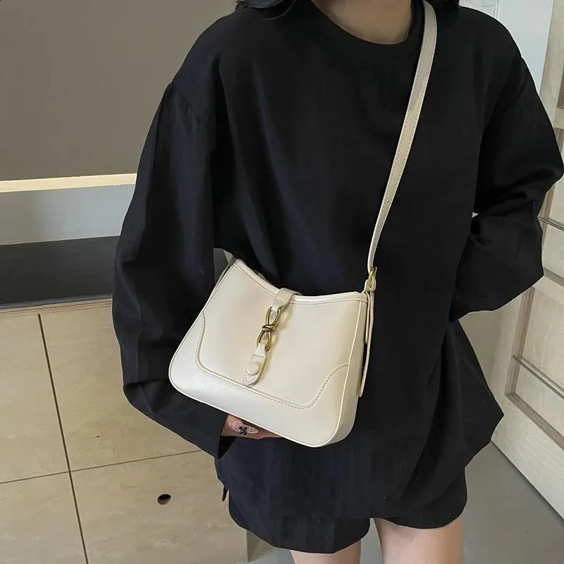 Women's Retro hot PU Leather Crossbody Bag: Korean Style Travel Underarm Shoulder Bag, High-quality Fashion Handbag for Winter 2024