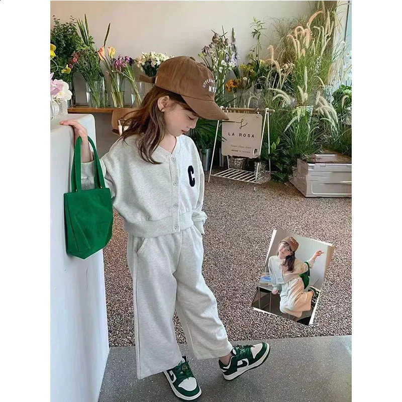 Girls sports suit baby round neck long sleeved shirt and pants 2piece springsummer style childrens fashionable casual 12M10 years old 240925