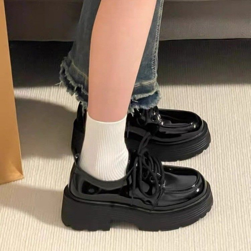 British style women's shoes, black thick soled small leather shoes, women's 2024 new style, thick heel, height increasing, short and versati