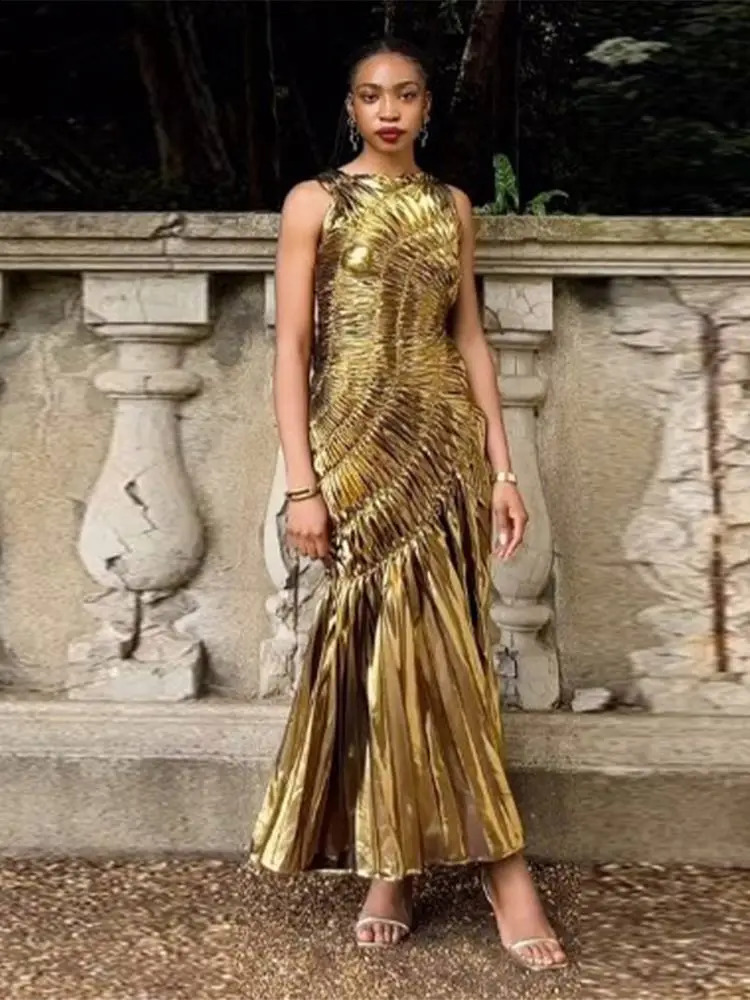 Gold irregular pleated long dress suitable for women fashionable round neck sleeveless tight fitting dress womens evening gown 240926