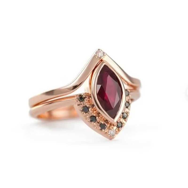 Fashion Rhombus Red Zircon Stones Rose Gold Color Rings for Women Classic Metal Marquise Bridal Wedding Rings Set JewelryX240926