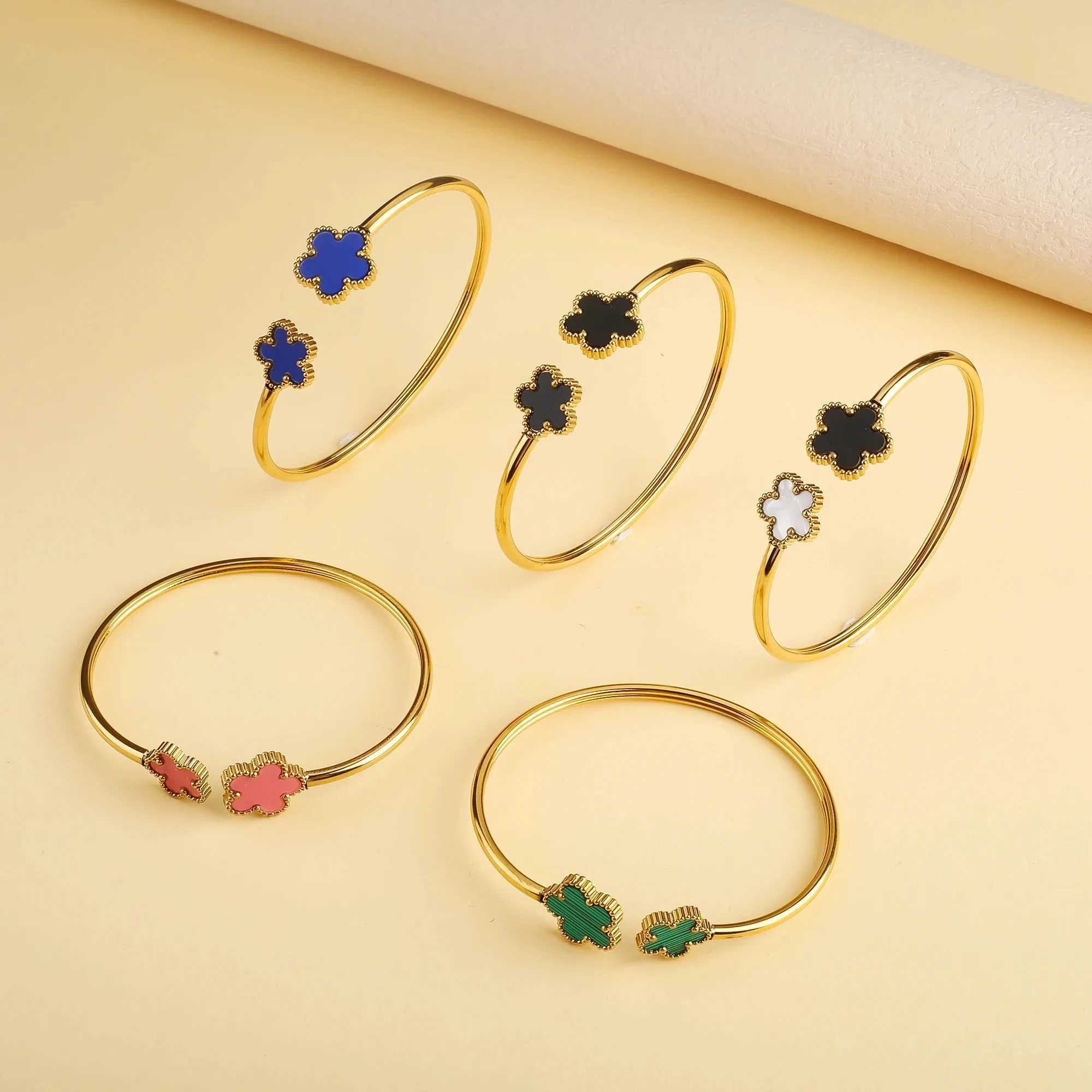New Creative 18k Gold Plated Plant Five Leaf Flower Stainless Steel Open Bracelet Womens Fashion Party Jewelry Clover W240925