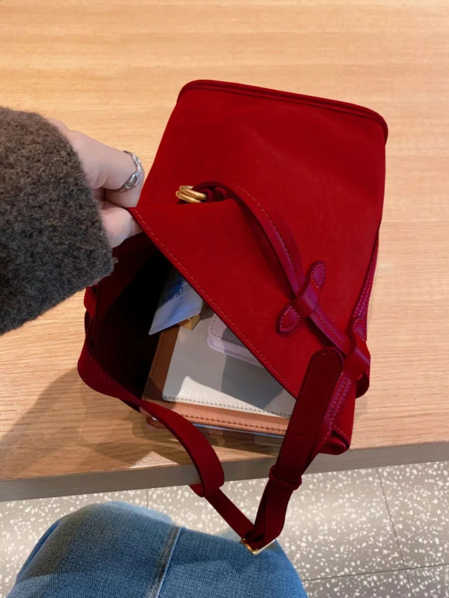 Retro Sweet Artificial Suede Womens Bucket Bag Fashion Solid Color Womens Shoulder Bag Simple Large Capacity Womens Handbag Wallet 240923