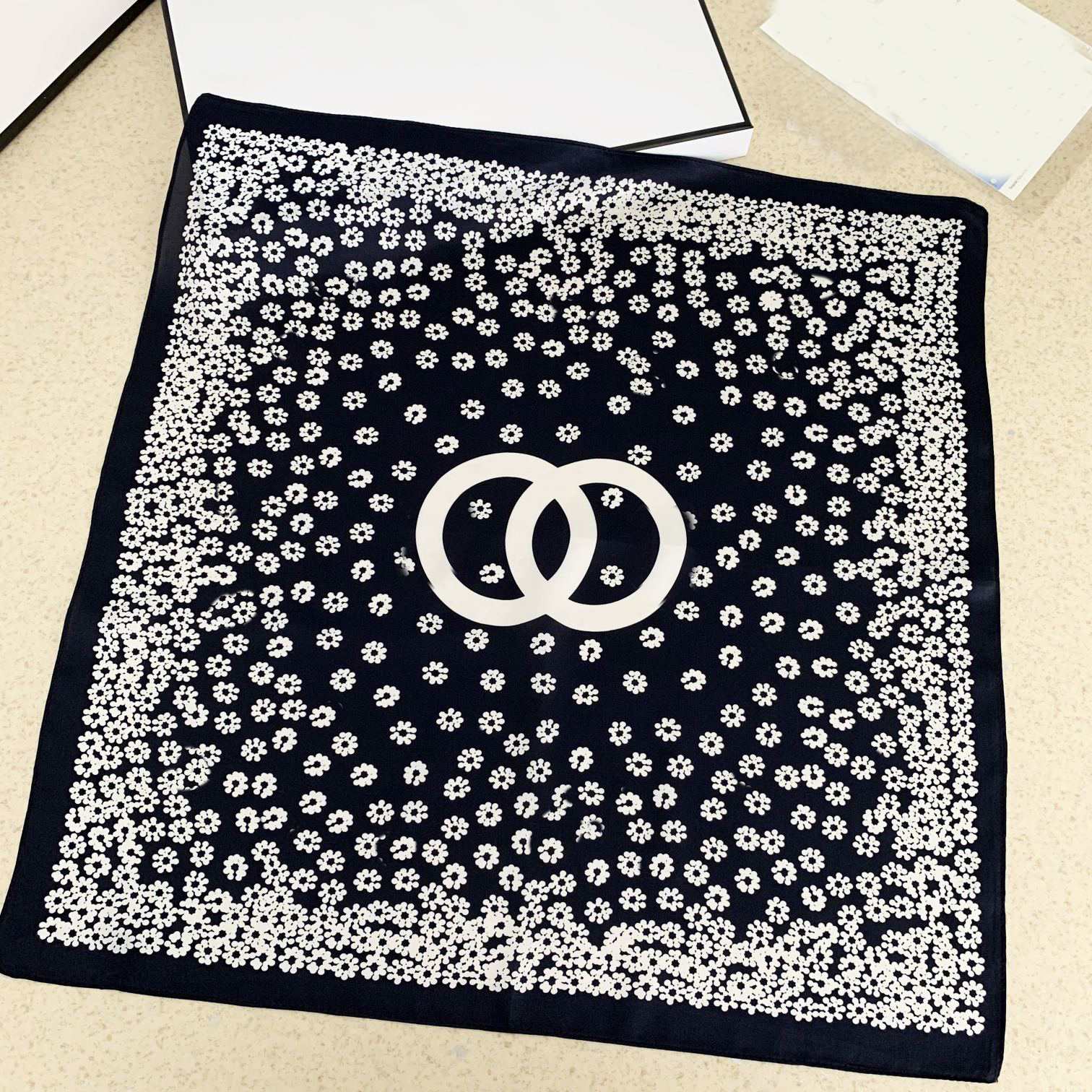 Advanced Fabric Small Square Scarves Simple Scarf European Brand Spring New Hairdress Fashion Clothing Accessories Exquisite Design Girl Family Gifts 