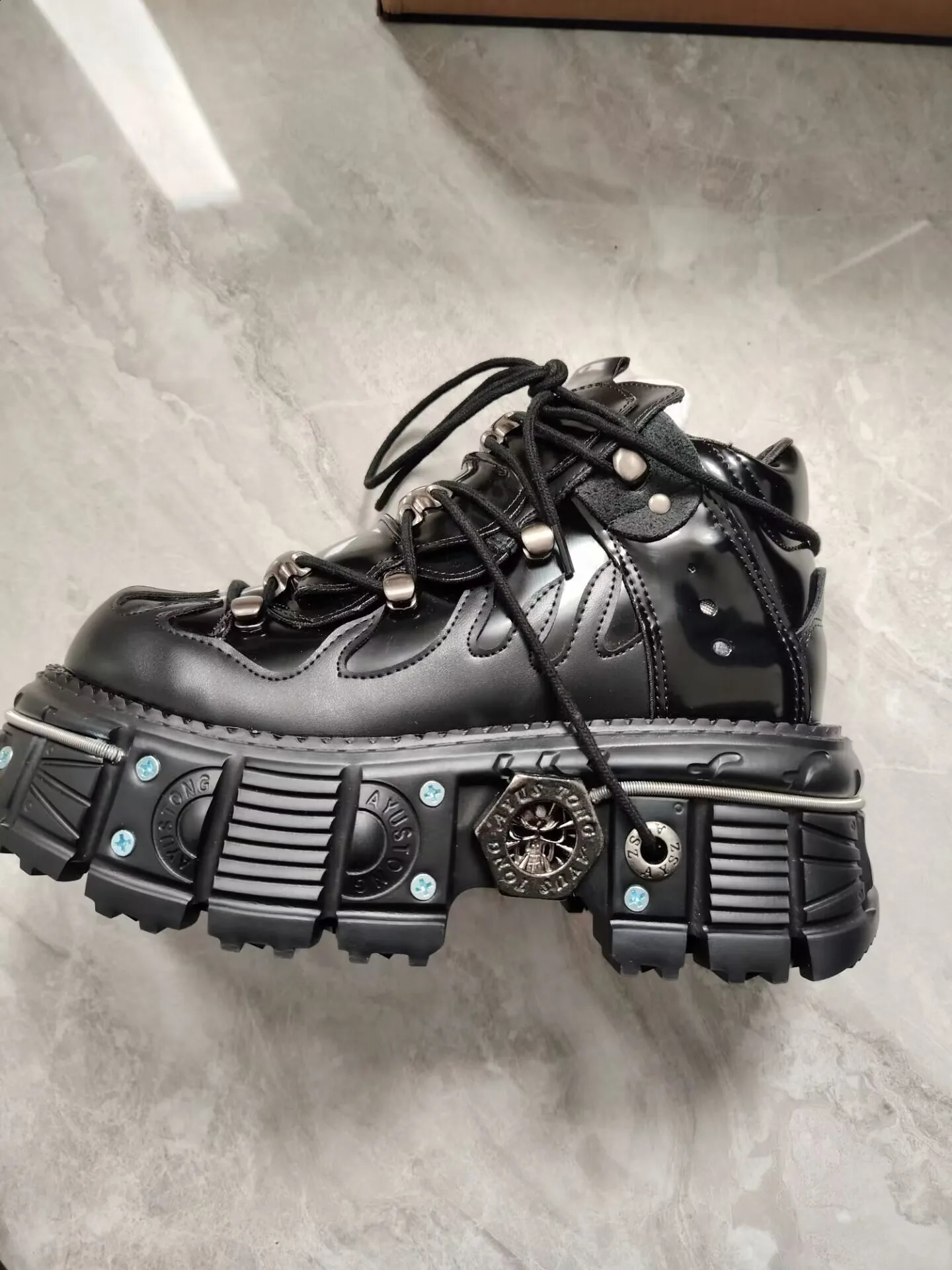 2024 Retro Spanish Rock Dark Platform Punk Leather Metal Gay Dad Platform Shoes 240926