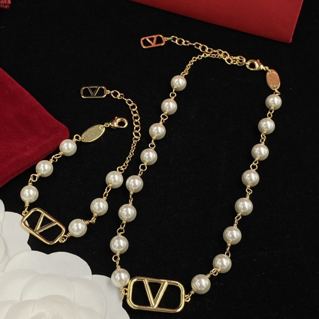 Designer jewelry Pearl necklace women necklace gold Diamond jewelry chain choker womens Elegant pendant necklace Love Heart Gift