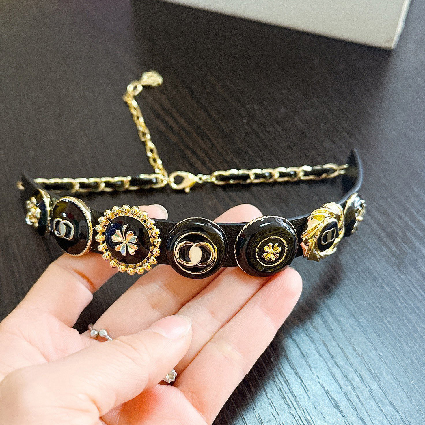 Designer Women Choker Necklace Luxury Short Chain Designed for Women Neck Jewelry Vintage Design Black Gold Necklace New Birthday Gift Jewelry Wholesale