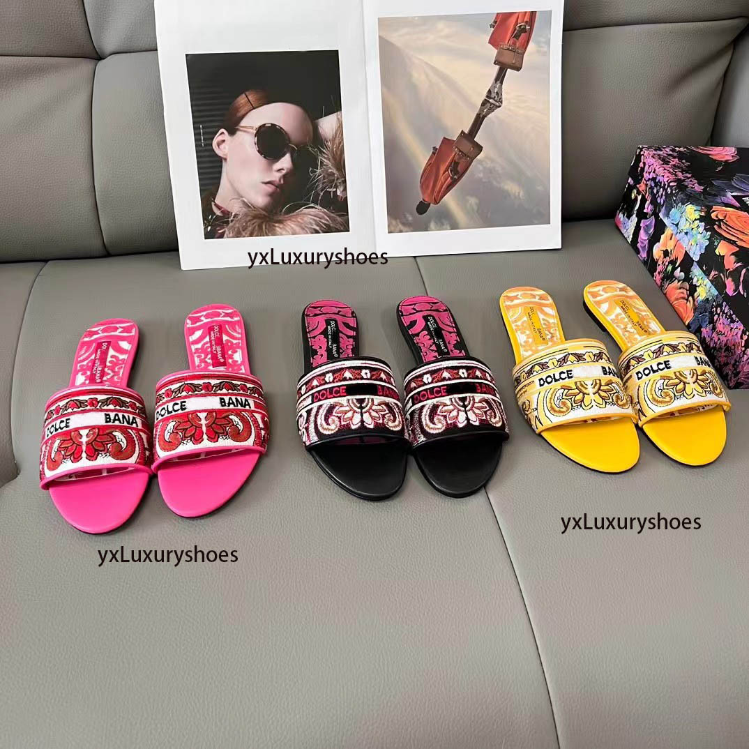 2025 Paris designer women's spring new hand-embroidered top quality sandals Fashion luxury casual flats Women's printed letter flip-flops Size 35-43