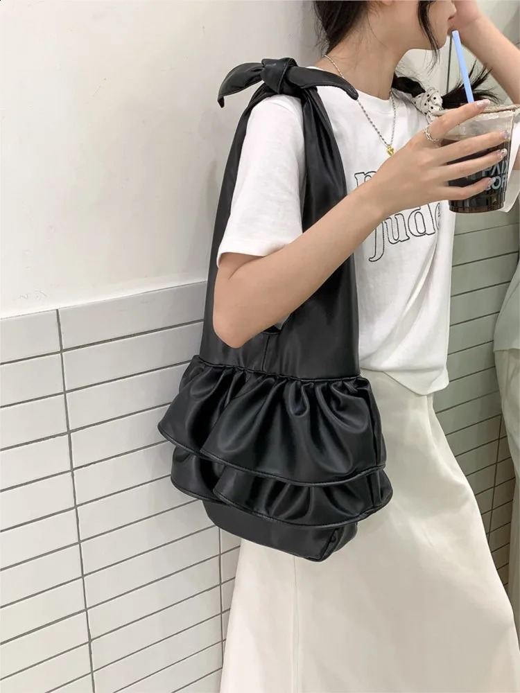 Fashion Korean Shoulder Bags Women Folded Ruffled Edge Handbags Trend Chic Large Capacity Soft Leather Underarm Bag 240924